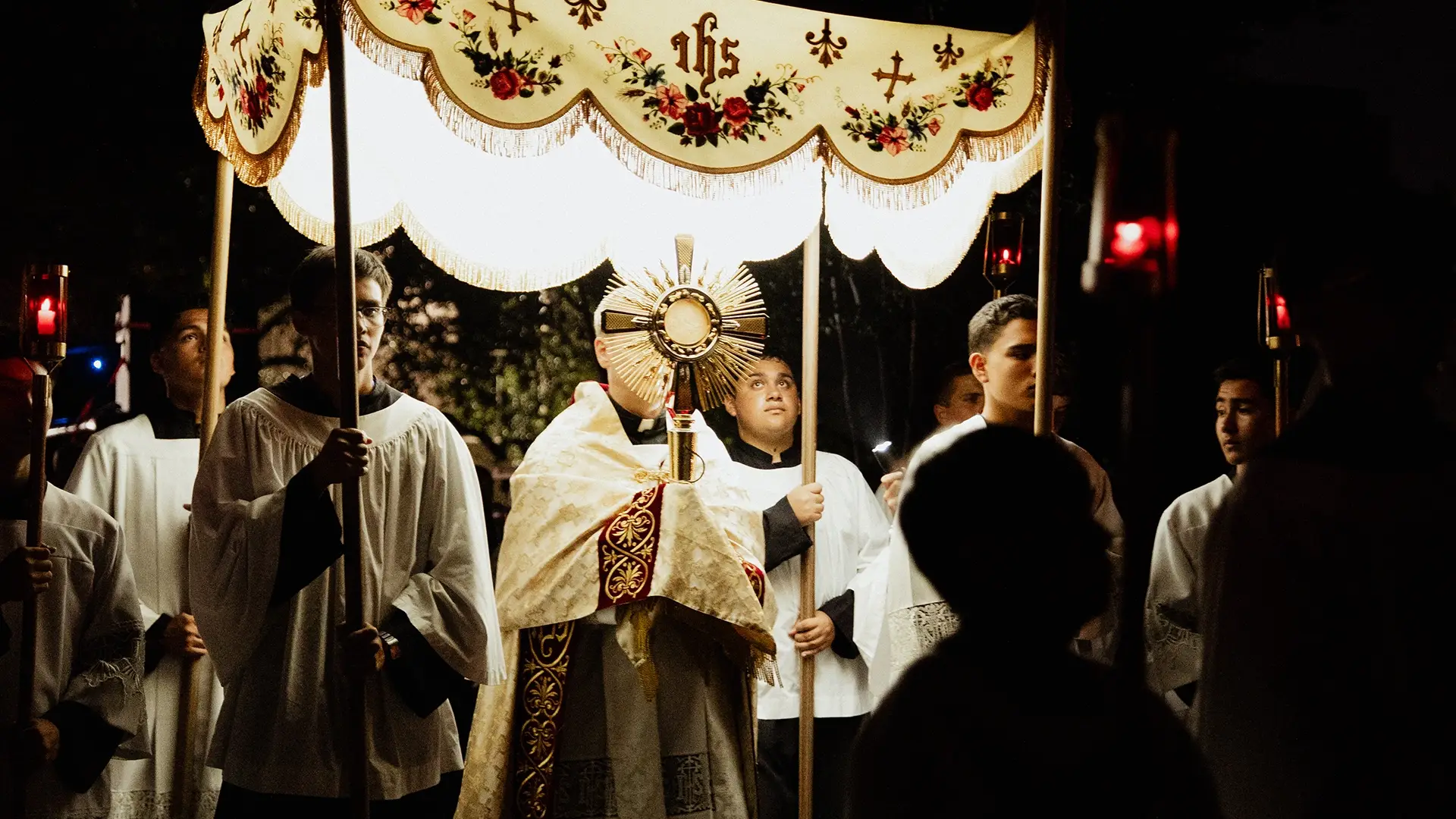 Home 5 Adorers of the Eucharist - IVE America